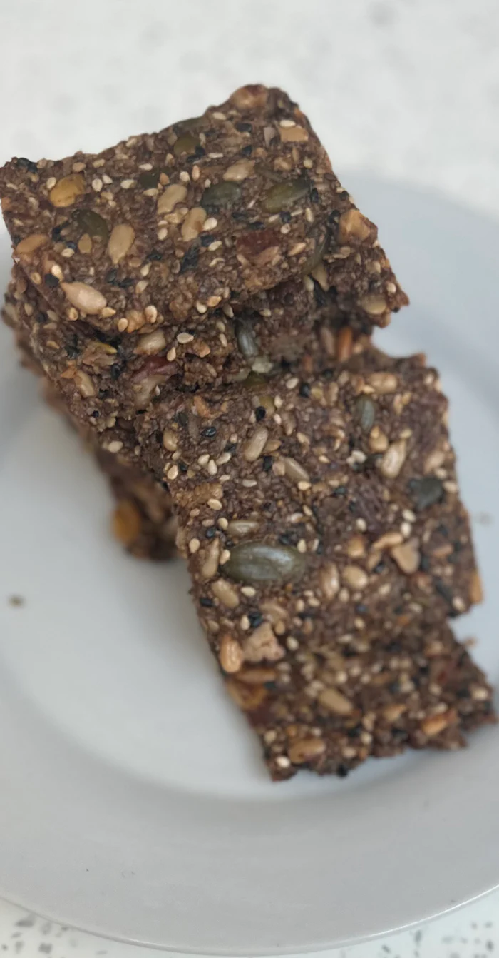 Crispy Flaxseed Seeded Crackers - Image 4